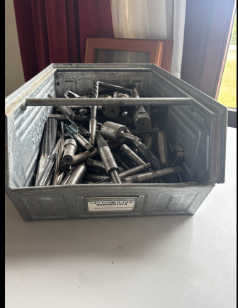 Lot industriel : fraisage, taraudage, perçage – ±100 pièces - Glodalica za metal: slika 3 Lot industriel : fraisage, taraudage, perçage – ±100 pièces - Glodalica za metal: slika 3
