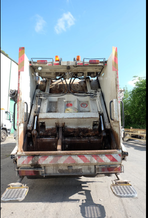 REF : 11 - Camion poubelle DAF CF75 - Kamion za smeće: slika 4 REF : 11 - Camion poubelle DAF CF75 - Kamion za smeće: slika 4