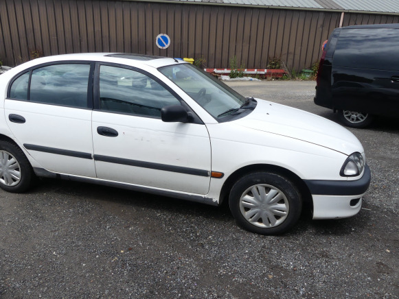 REF:DBB024 - Voiture Toyota Avensis (1998-172.549 km) - Automobil: slika 3 REF:DBB024 - Voiture Toyota Avensis (1998-172.549 km) - Automobil: slika 3
