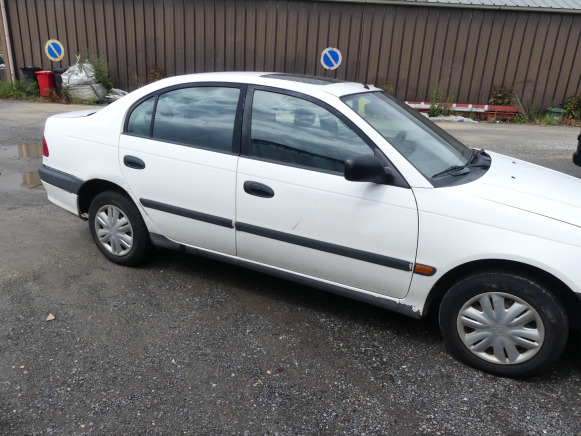 REF:DBB024 - Voiture Toyota Avensis (1998-172.549 km) - Automobil: slika 4 REF:DBB024 - Voiture Toyota Avensis (1998-172.549 km) - Automobil: slika 4