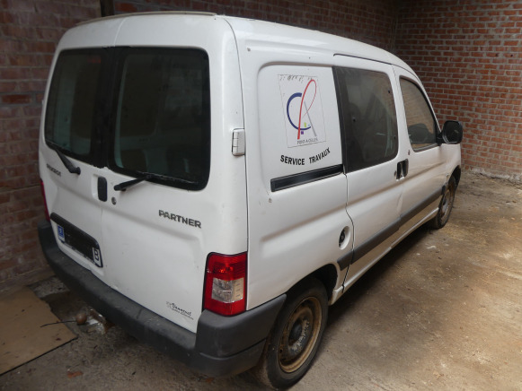 REF:Immatriculé sous : YAU-437 - Voiture Peugeot Partner - Dostavno vozilo sa duplom kabinom: slika 4 REF:Immatriculé sous : YAU-437 - Voiture Peugeot Partner - Dostavno vozilo sa duplom kabinom: slika 4