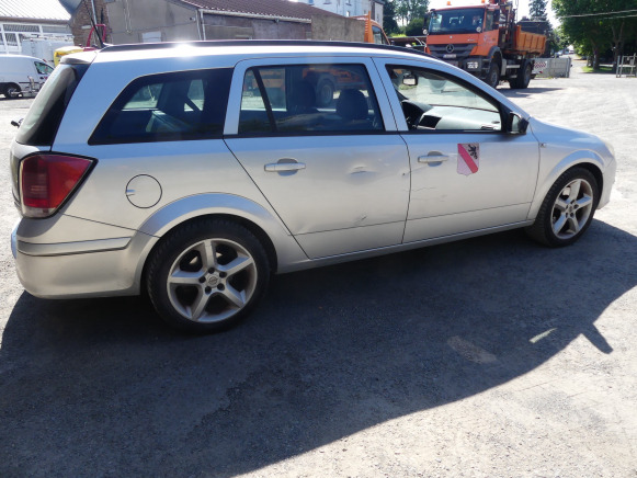 REF:TRF008 - Voiture Opel Astra break (2005-158.167 km) - Automobil: slika 5 REF:TRF008 - Voiture Opel Astra break (2005-158.167 km) - Automobil: slika 5