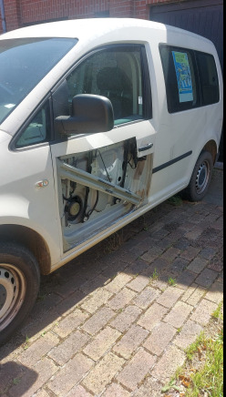 Voiture Volkswagen Caddy (2008-VIN:WV2ZZZ2KZ9X042161) - Dostavno vozilo sa duplom kabinom: slika 3 Voiture Volkswagen Caddy (2008-VIN:WV2ZZZ2KZ9X042161) - Dostavno vozilo sa duplom kabinom: slika 3