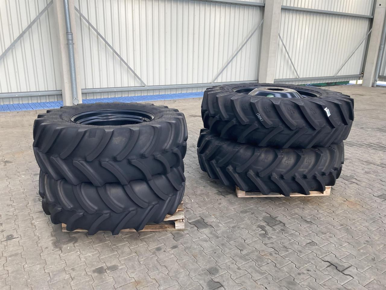 Alliance 480R30 & 520R42 - Guma za Poljoprivredna mašina: slika 1 Alliance 480R30 & 520R42 - Guma za Poljoprivredna mašina: slika 1