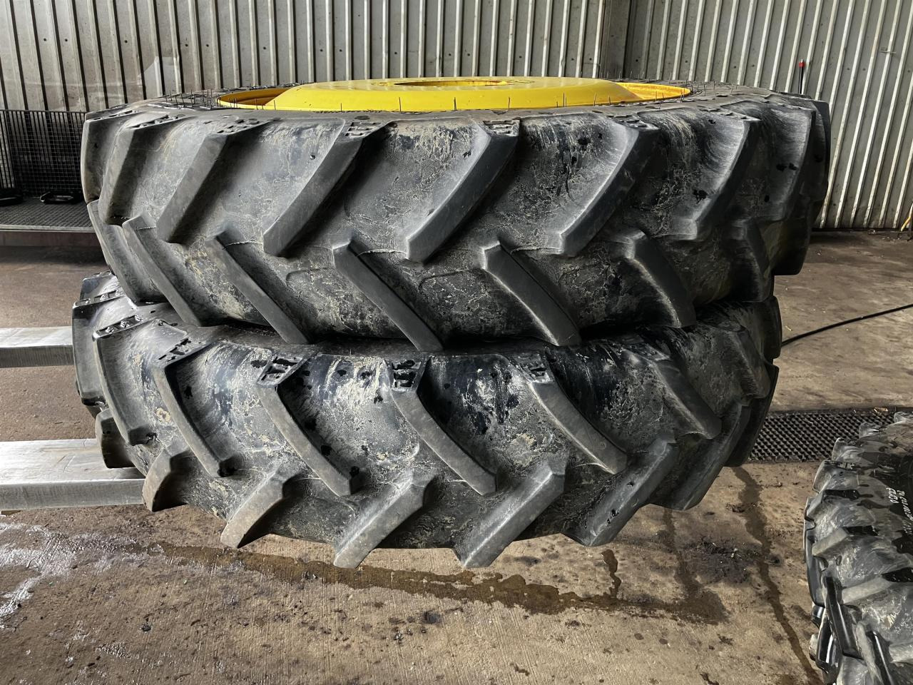 BKT 270/95R32 - Guma za Poljoprivredna mašina: slika 1 BKT 270/95R32 - Guma za Poljoprivredna mašina: slika 1