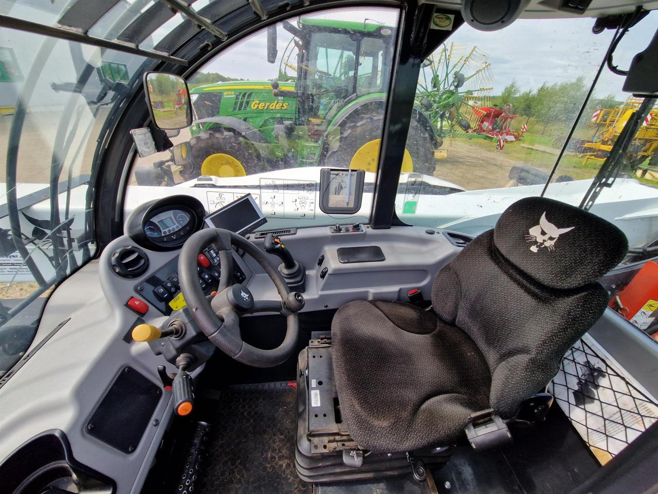 Bobcat TL 38.70 HF - Teleskopski upravljač: slika 4 Bobcat TL 38.70 HF - Teleskopski upravljač: slika 4