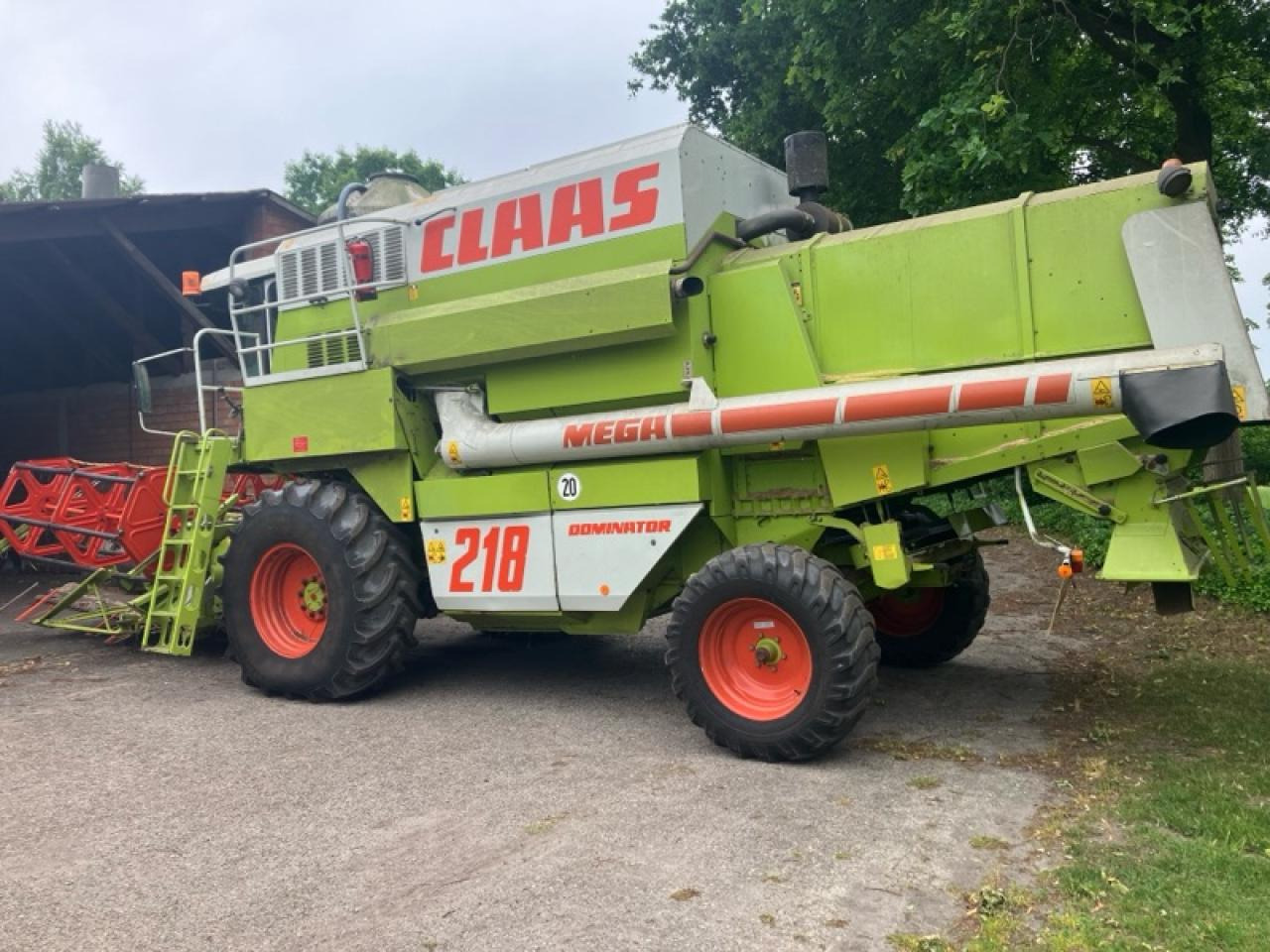 CLAAS Dominator 218 Mega - Kombinovani kombajn: slika 3 CLAAS Dominator 218 Mega - Kombinovani kombajn: slika 3