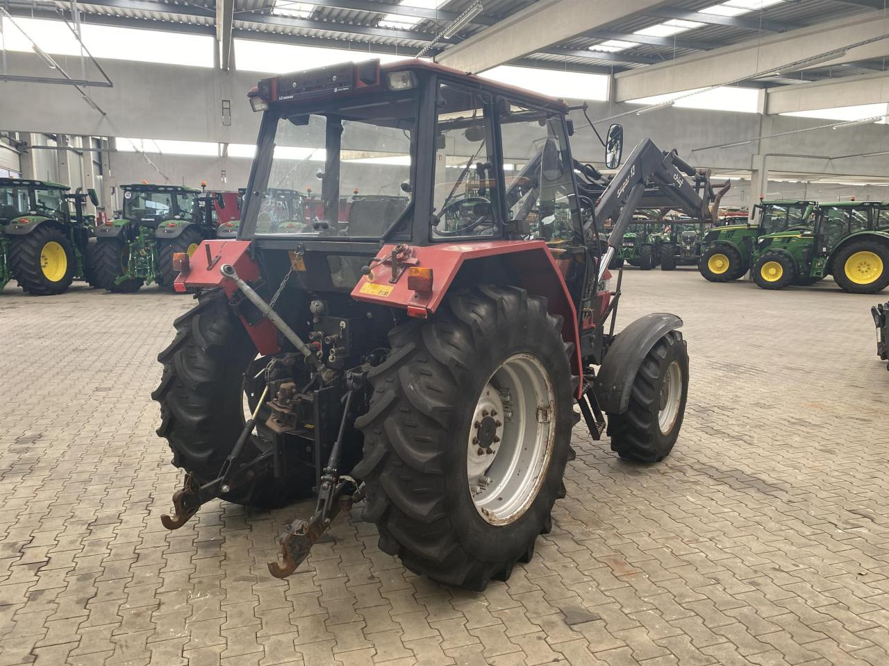 Case-IH 3230 - Traktor: slika 4 Case-IH 3230 - Traktor: slika 4