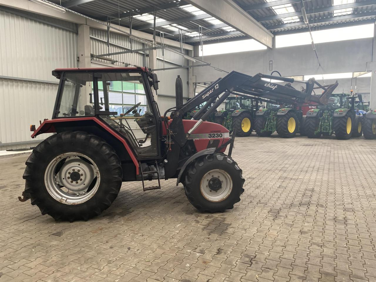 Case-IH 3230 - Traktor: slika 3 Case-IH 3230 - Traktor: slika 3