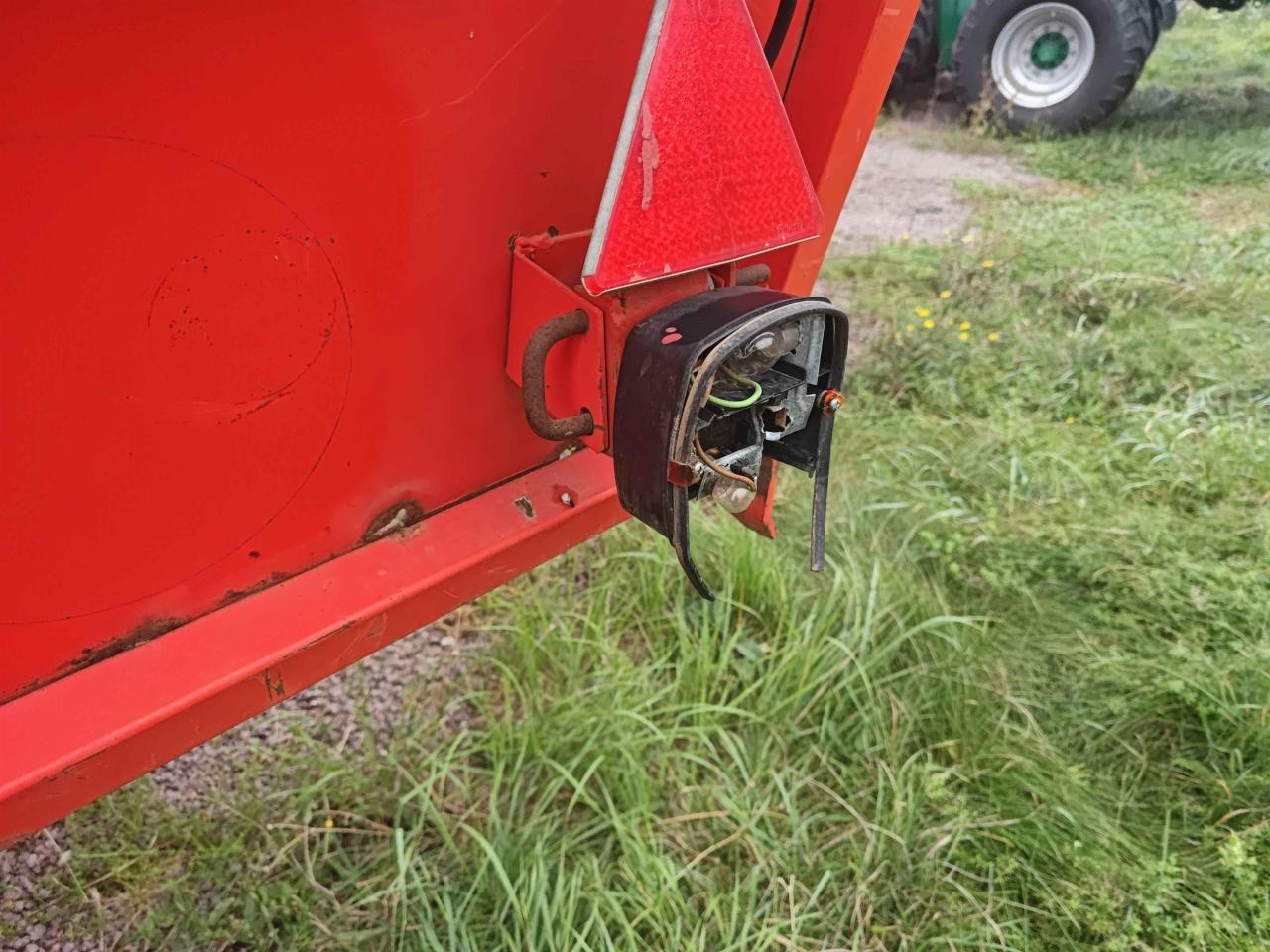 Deutz-Fahr E390 - Prikolica sa automatskim punjenjem: slika 2 Deutz-Fahr E390 - Prikolica sa automatskim punjenjem: slika 2