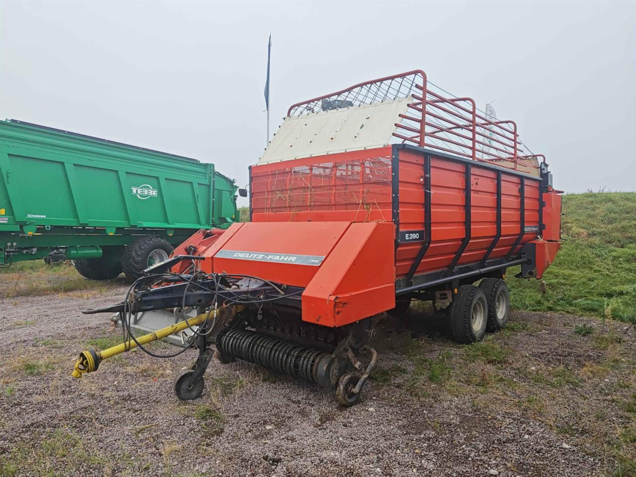 Deutz-Fahr E390 - Prikolica sa automatskim punjenjem: slika 1 Deutz-Fahr E390 - Prikolica sa automatskim punjenjem: slika 1