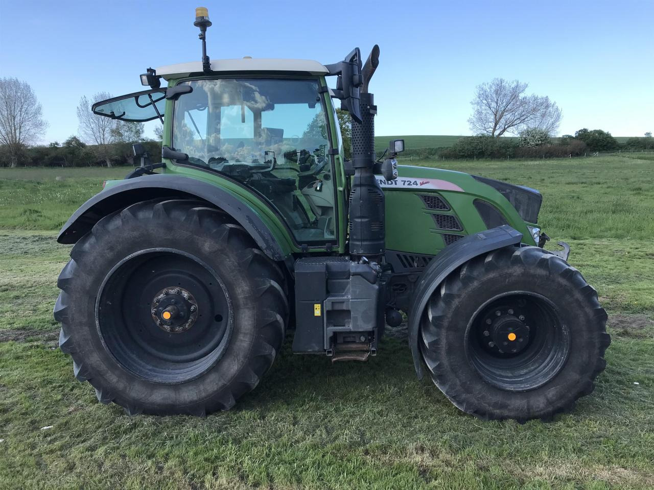 Fendt 724 Vario - Traktor: slika 2 Fendt 724 Vario - Traktor: slika 2
