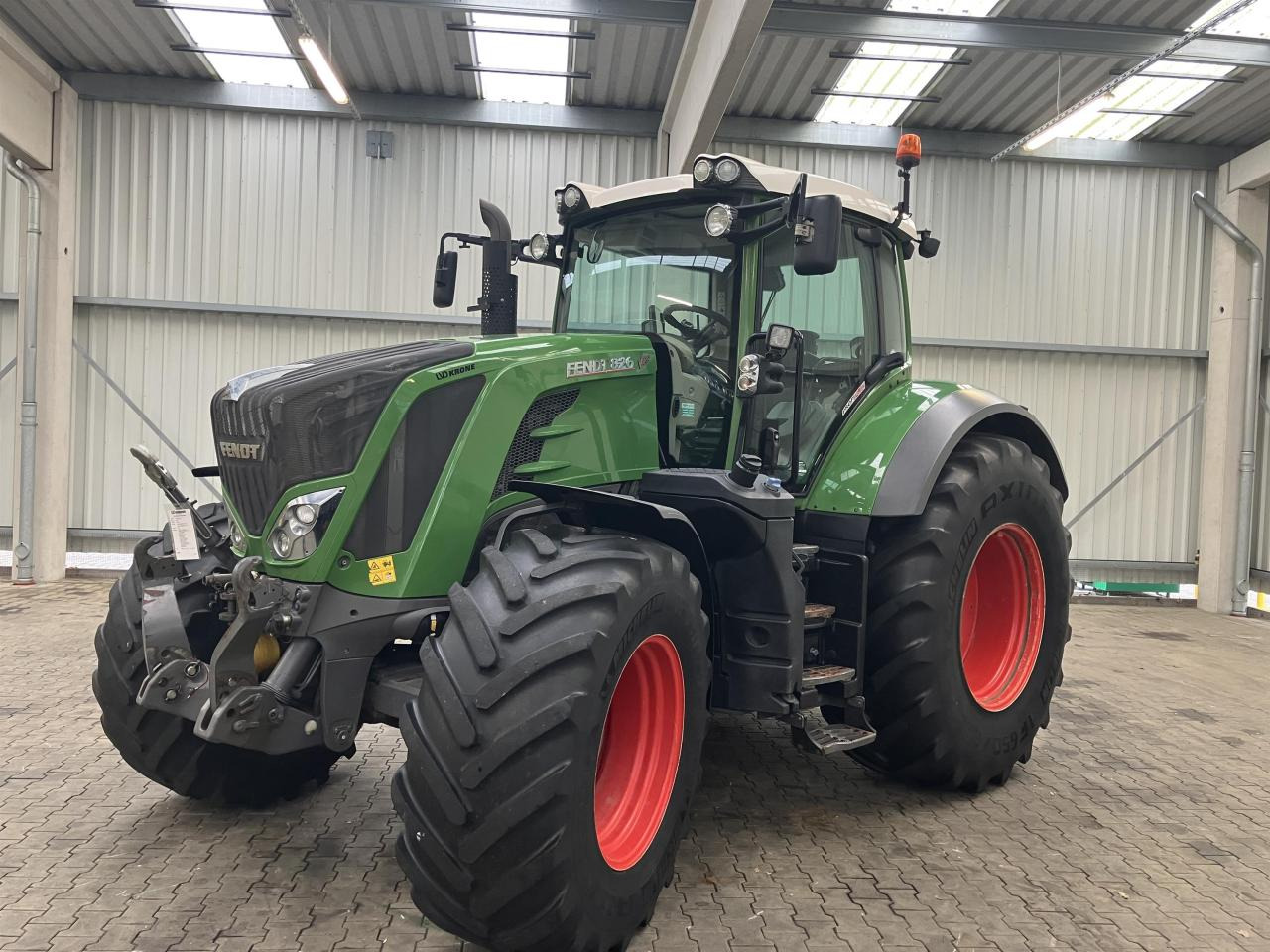 Fendt 826 Vario ProfiPlus - Traktor: slika 1 Fendt 826 Vario ProfiPlus - Traktor: slika 1