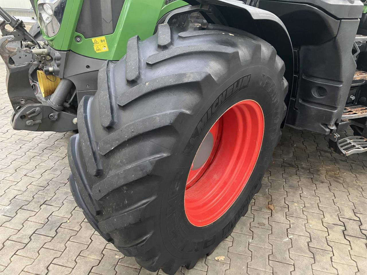 Fendt 826 Vario ProfiPlus - Traktor: slika 2 Fendt 826 Vario ProfiPlus - Traktor: slika 2
