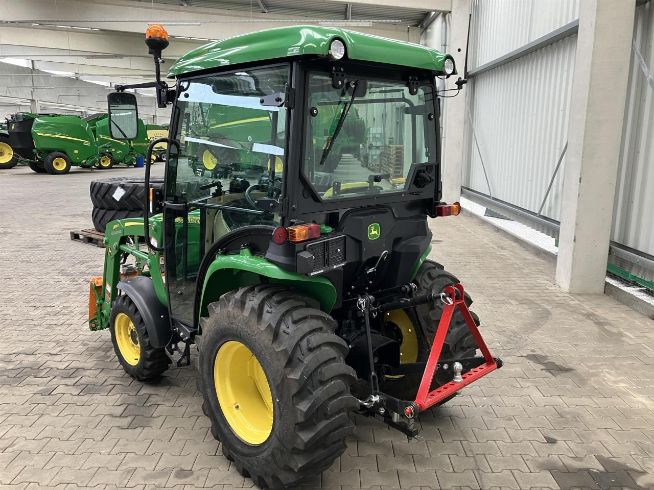 John Deere 3025E - Traktor: slika 3 John Deere 3025E - Traktor: slika 3