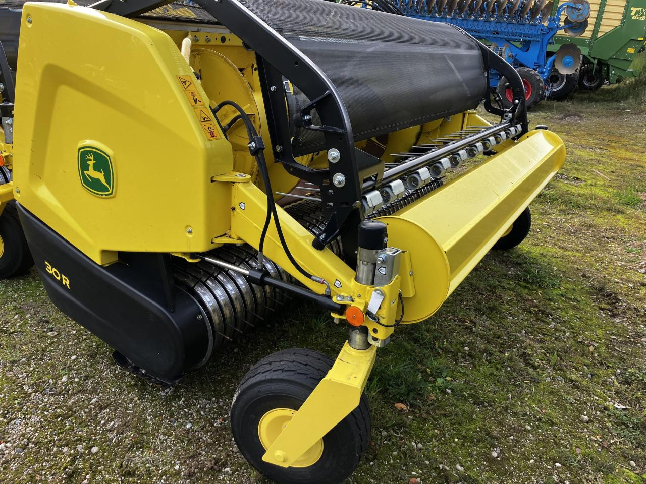 John Deere 30R - Dodatak za stočnu hranu: slika 1 John Deere 30R - Dodatak za stočnu hranu: slika 1