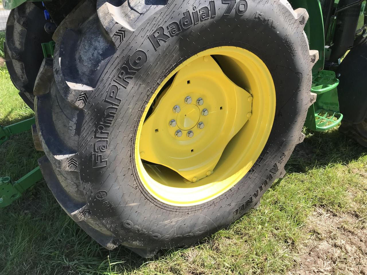 Traktor John Deere 5075E: slika 8