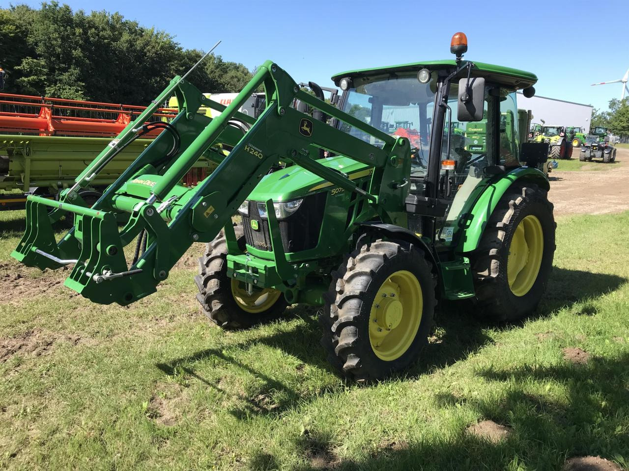 John Deere 5075E - Traktor: slika 2 John Deere 5075E - Traktor: slika 2