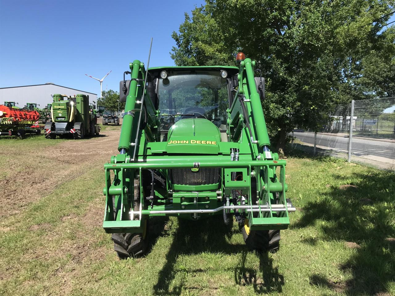 John Deere 5075E - Traktor: slika 4 John Deere 5075E - Traktor: slika 4