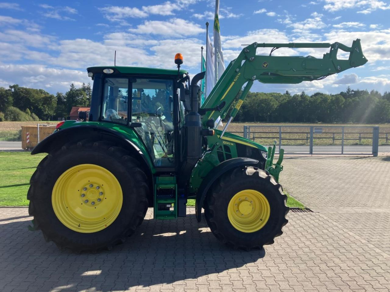 John Deere 6120M - Traktor: slika 2 John Deere 6120M - Traktor: slika 2