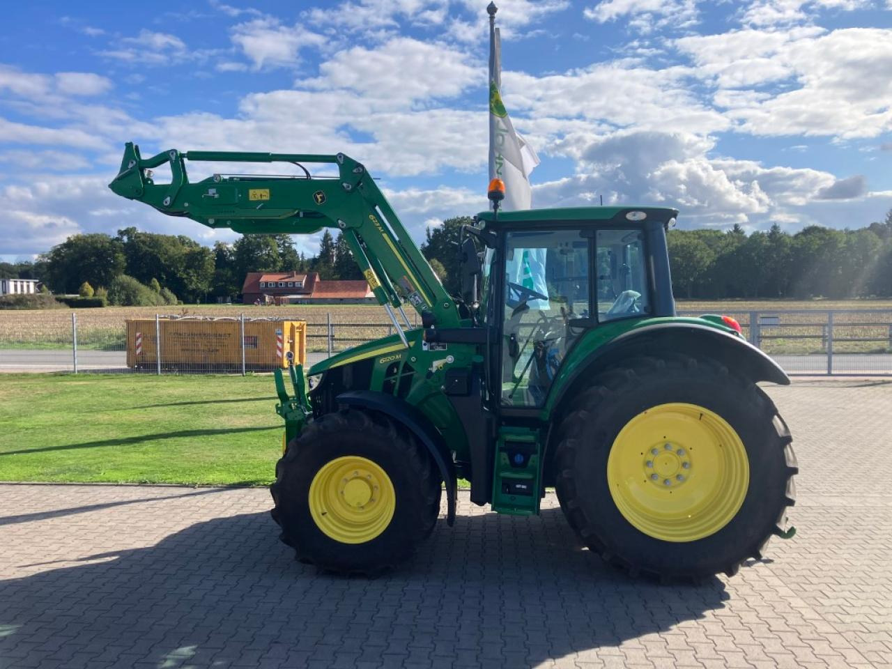 John Deere 6120M - Traktor: slika 1 John Deere 6120M - Traktor: slika 1