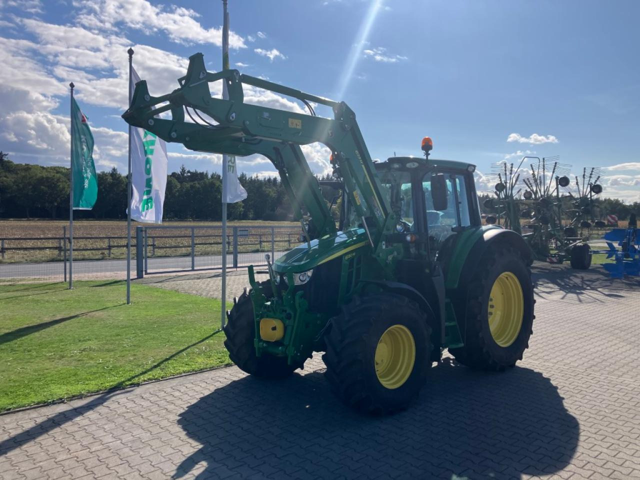 John Deere 6120M - Traktor: slika 5 John Deere 6120M - Traktor: slika 5