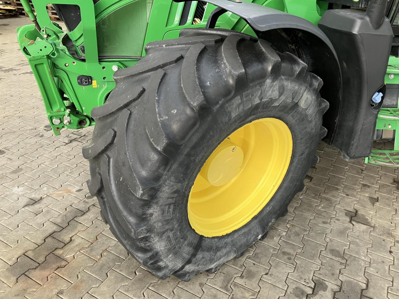 John Deere 6155R - Traktor: slika 2 John Deere 6155R - Traktor: slika 2