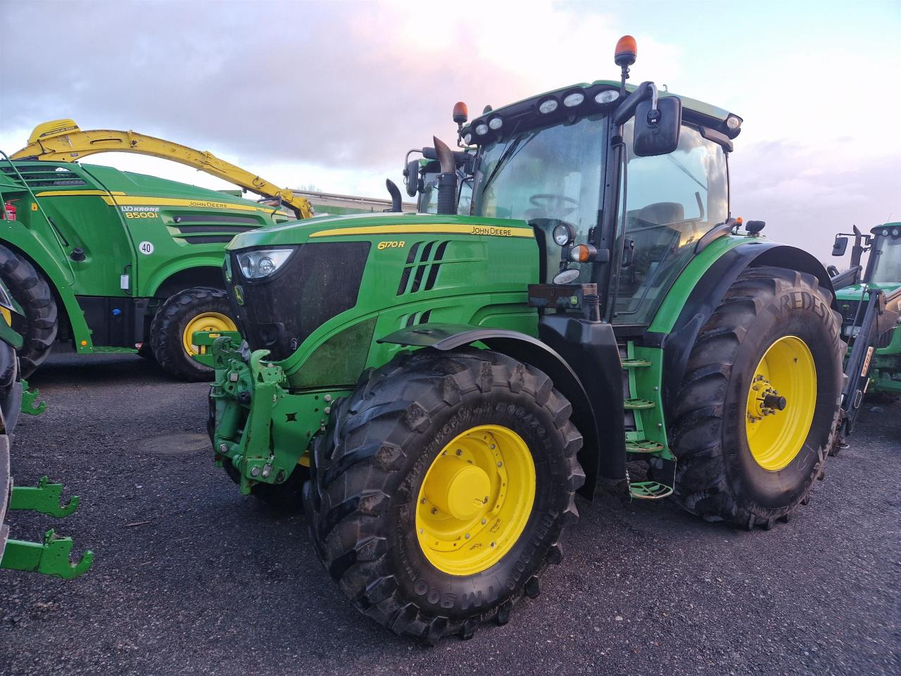 John Deere 6170R - Traktor: slika 1 John Deere 6170R - Traktor: slika 1