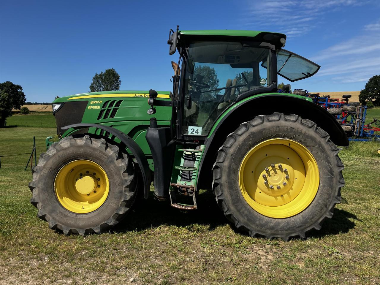 John Deere 6210R - Traktor: slika 1 John Deere 6210R - Traktor: slika 1