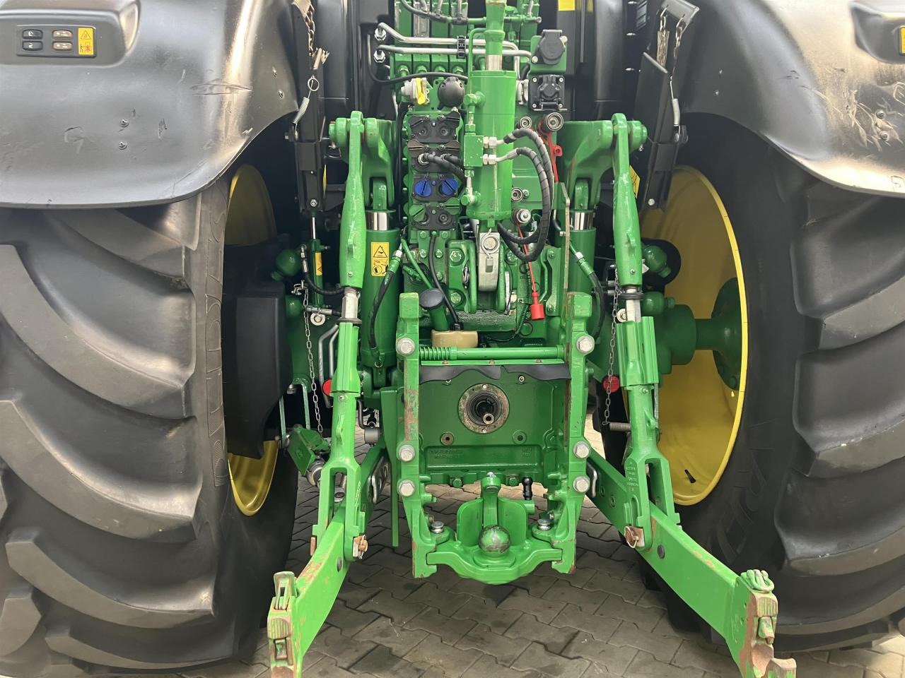 John Deere 6215R - Traktor: slika 5 John Deere 6215R - Traktor: slika 5