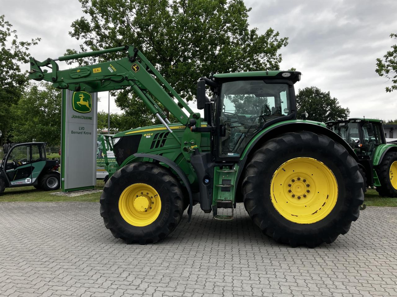 John Deere 6215R - Traktor: slika 1 John Deere 6215R - Traktor: slika 1