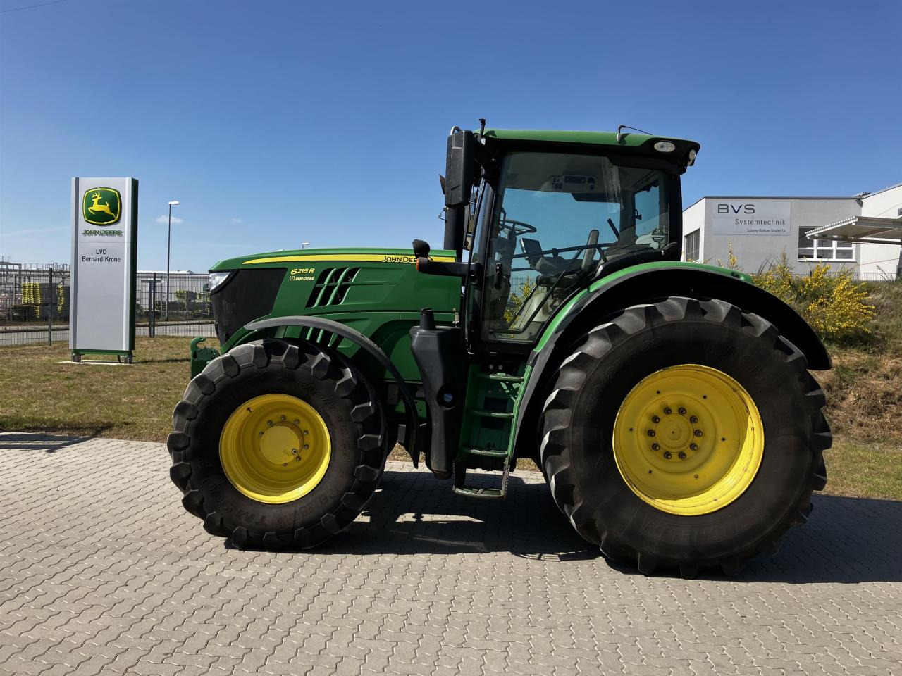 John Deere 6215R - Traktor: slika 1 John Deere 6215R - Traktor: slika 1