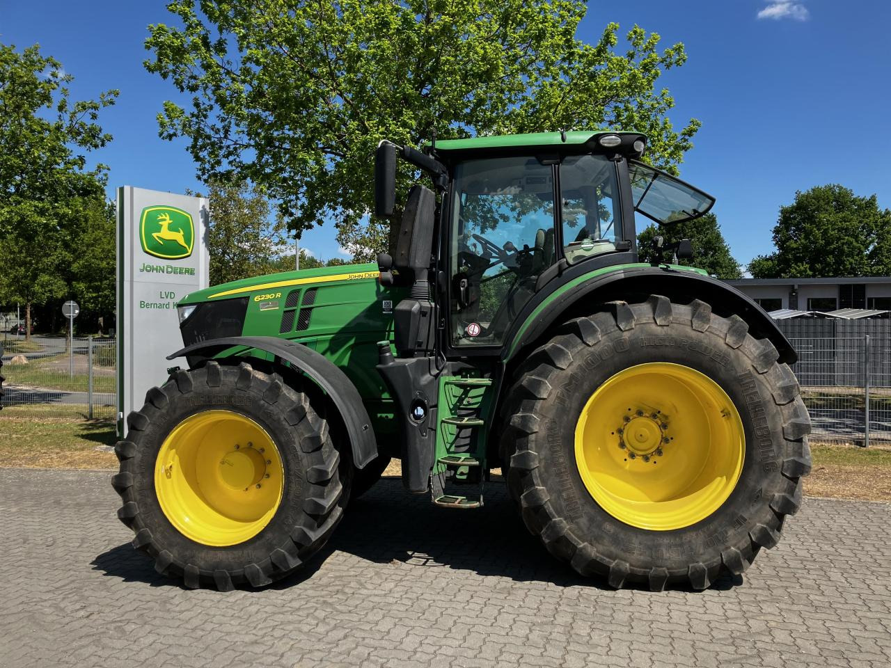 John Deere 6230R - Traktor: slika 1 John Deere 6230R - Traktor: slika 1