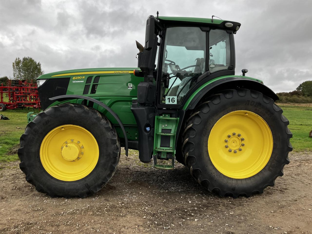 John Deere 6230R - Traktor: slika 1 John Deere 6230R - Traktor: slika 1