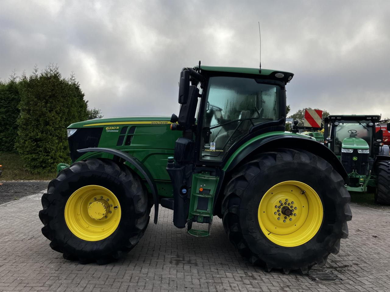John Deere 6230R - Traktor: slika 1 John Deere 6230R - Traktor: slika 1