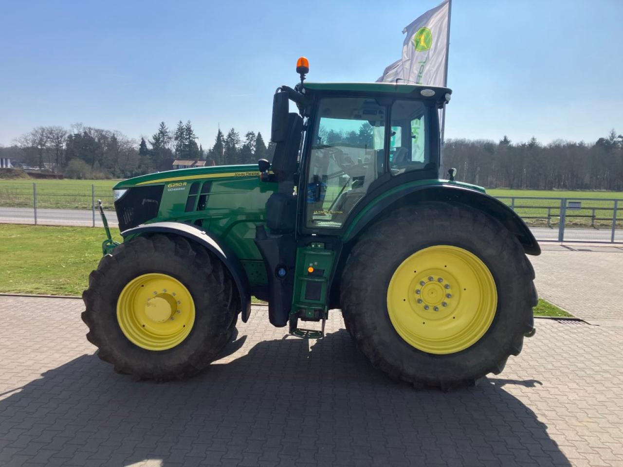 John Deere 6250R - Traktor: slika 4 John Deere 6250R - Traktor: slika 4