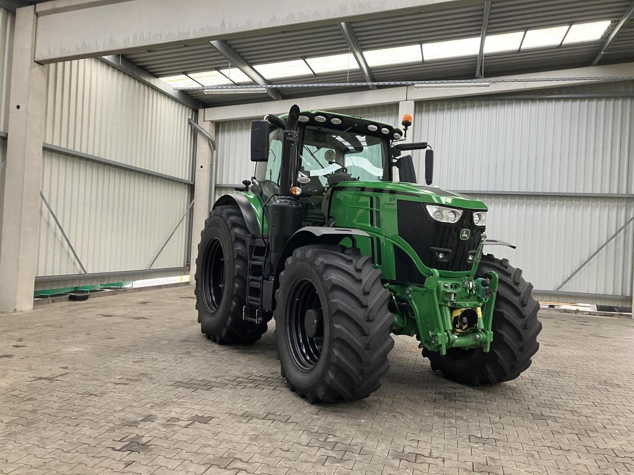 John Deere 6250R - Traktor: slika 2 John Deere 6250R - Traktor: slika 2