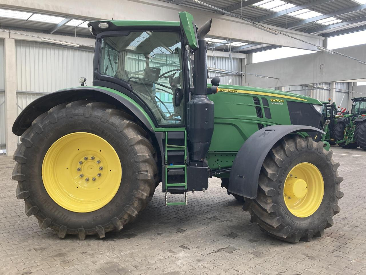 John Deere 6250R - Traktor: slika 5 John Deere 6250R - Traktor: slika 5