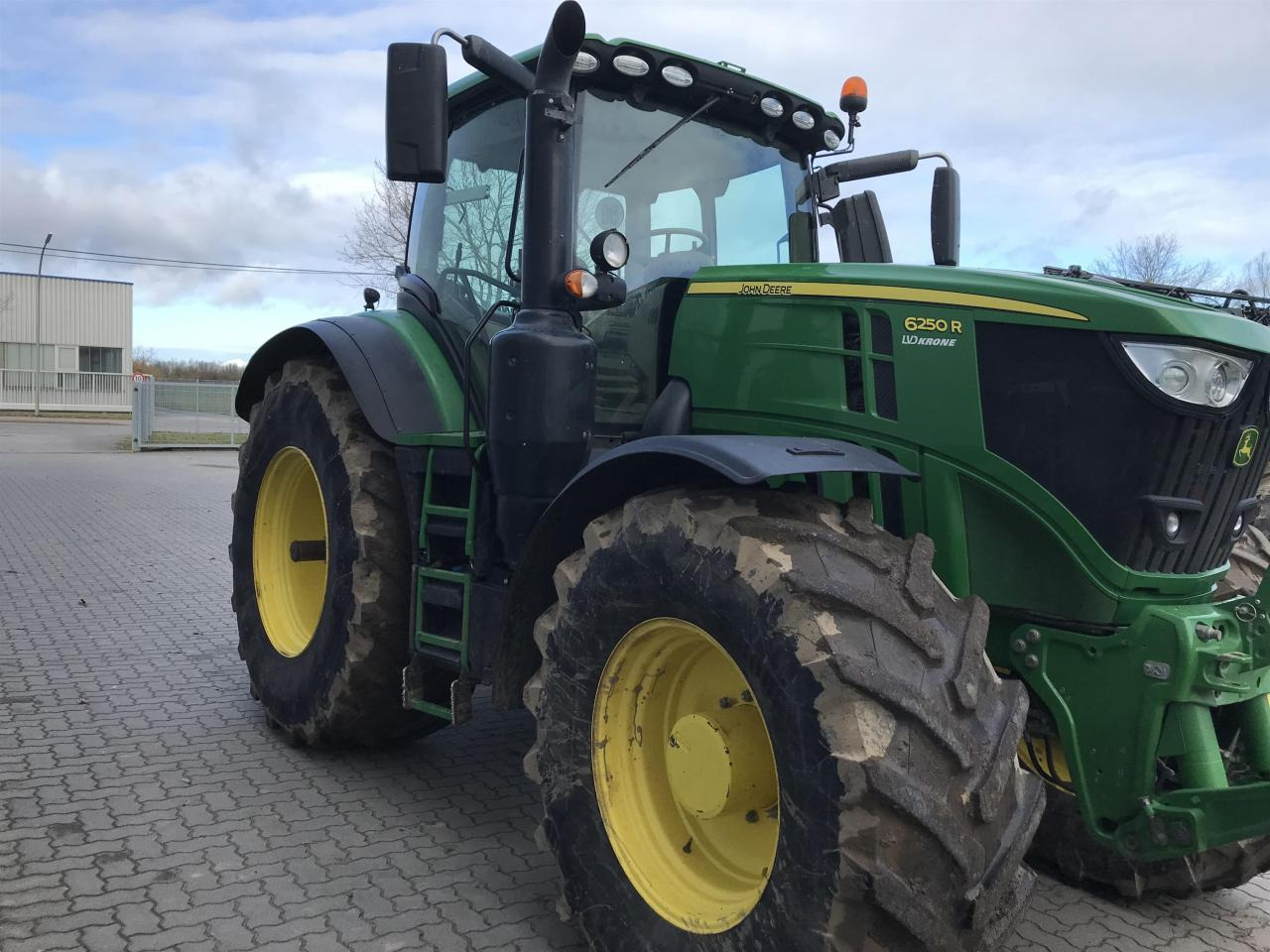 John Deere 6250R - Traktor: slika 2 John Deere 6250R - Traktor: slika 2