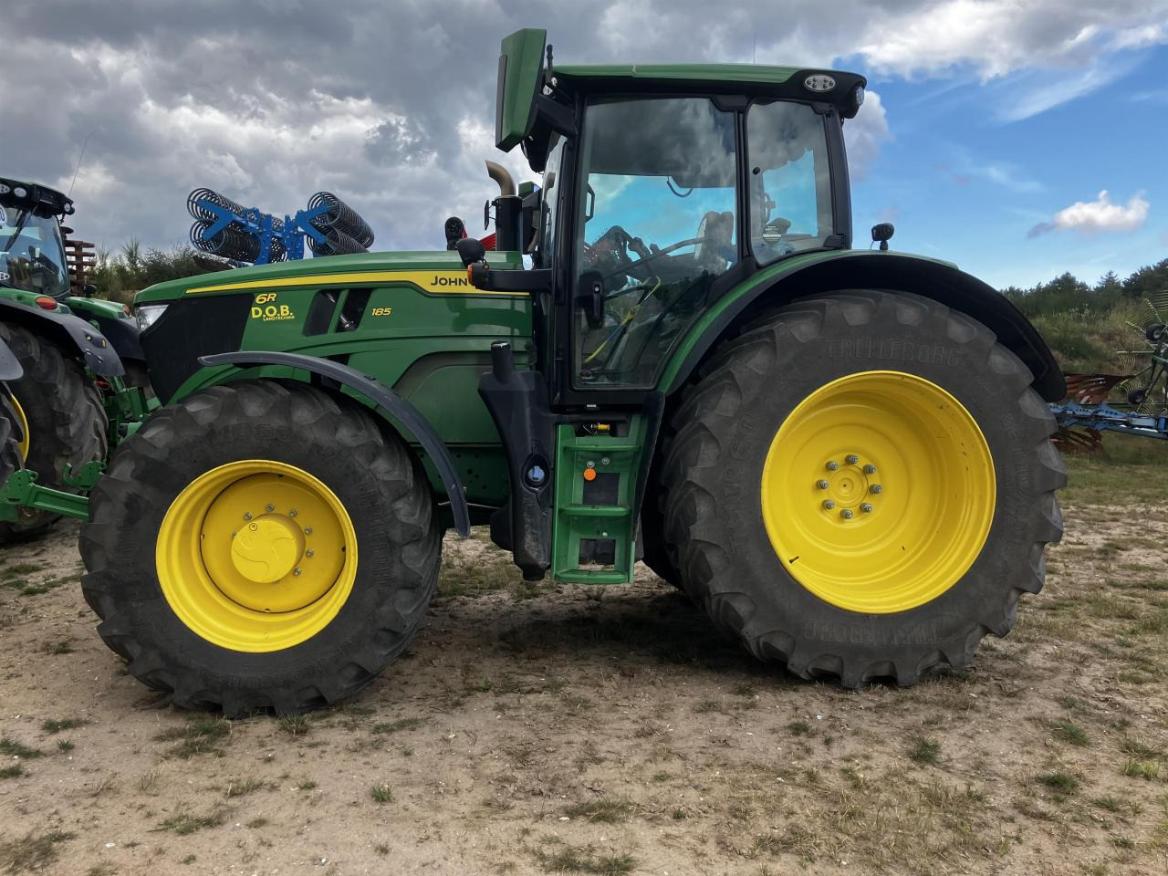John Deere 6R 185 - Traktor: slika 1 John Deere 6R 185 - Traktor: slika 1