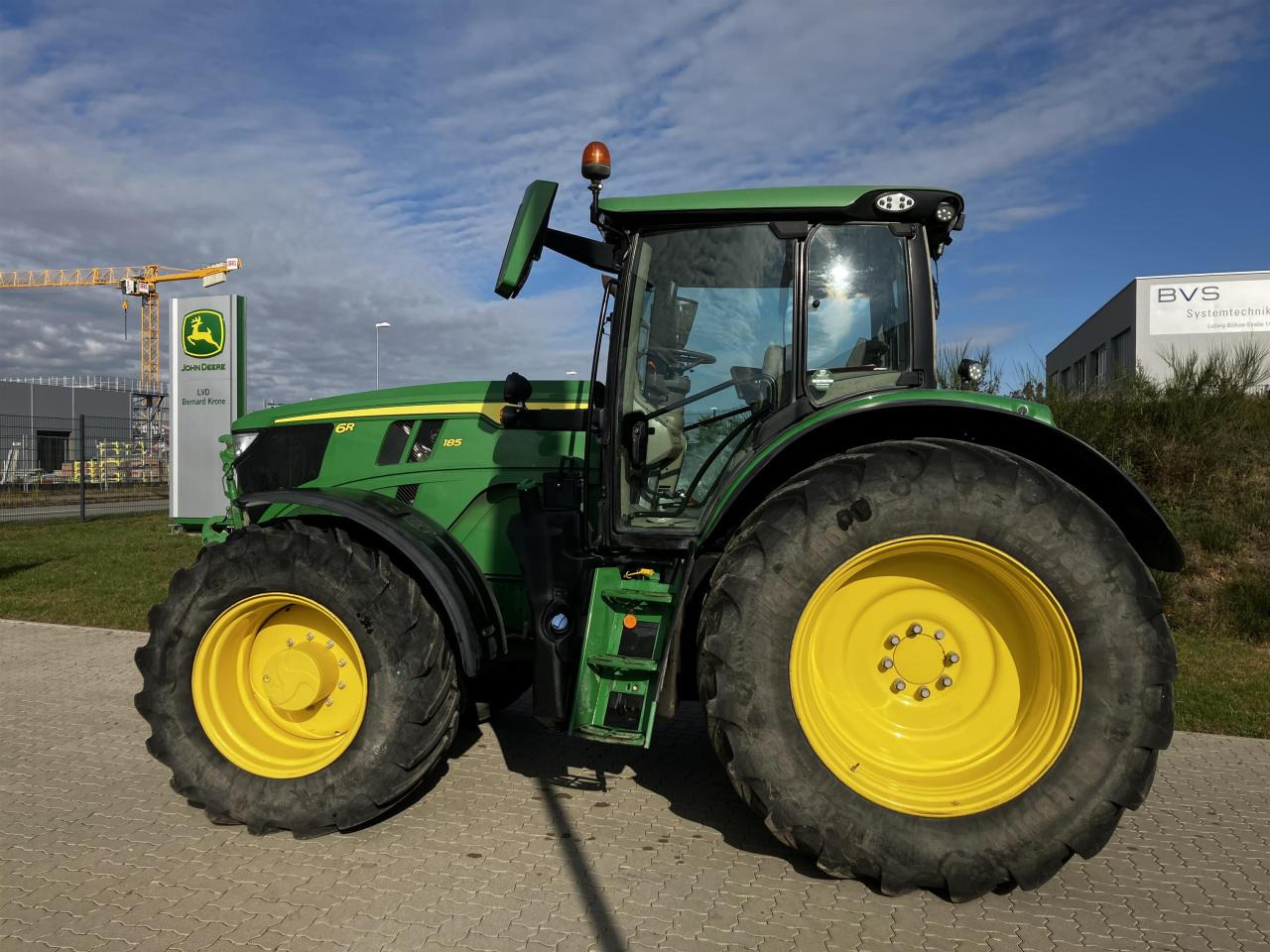 John Deere 6R 185 - Traktor: slika 1 John Deere 6R 185 - Traktor: slika 1