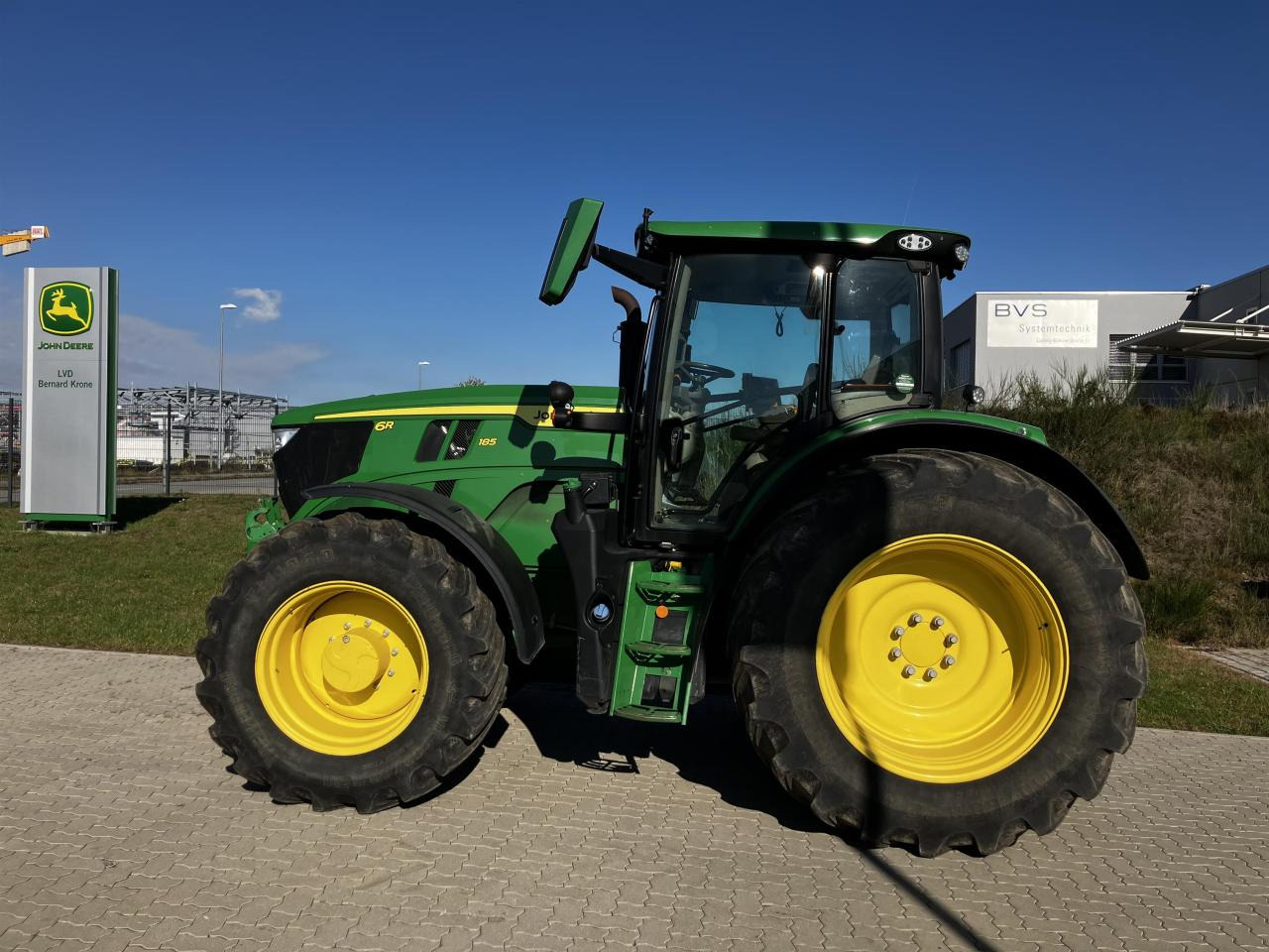 John Deere 6R 185 - Traktor: slika 1 John Deere 6R 185 - Traktor: slika 1