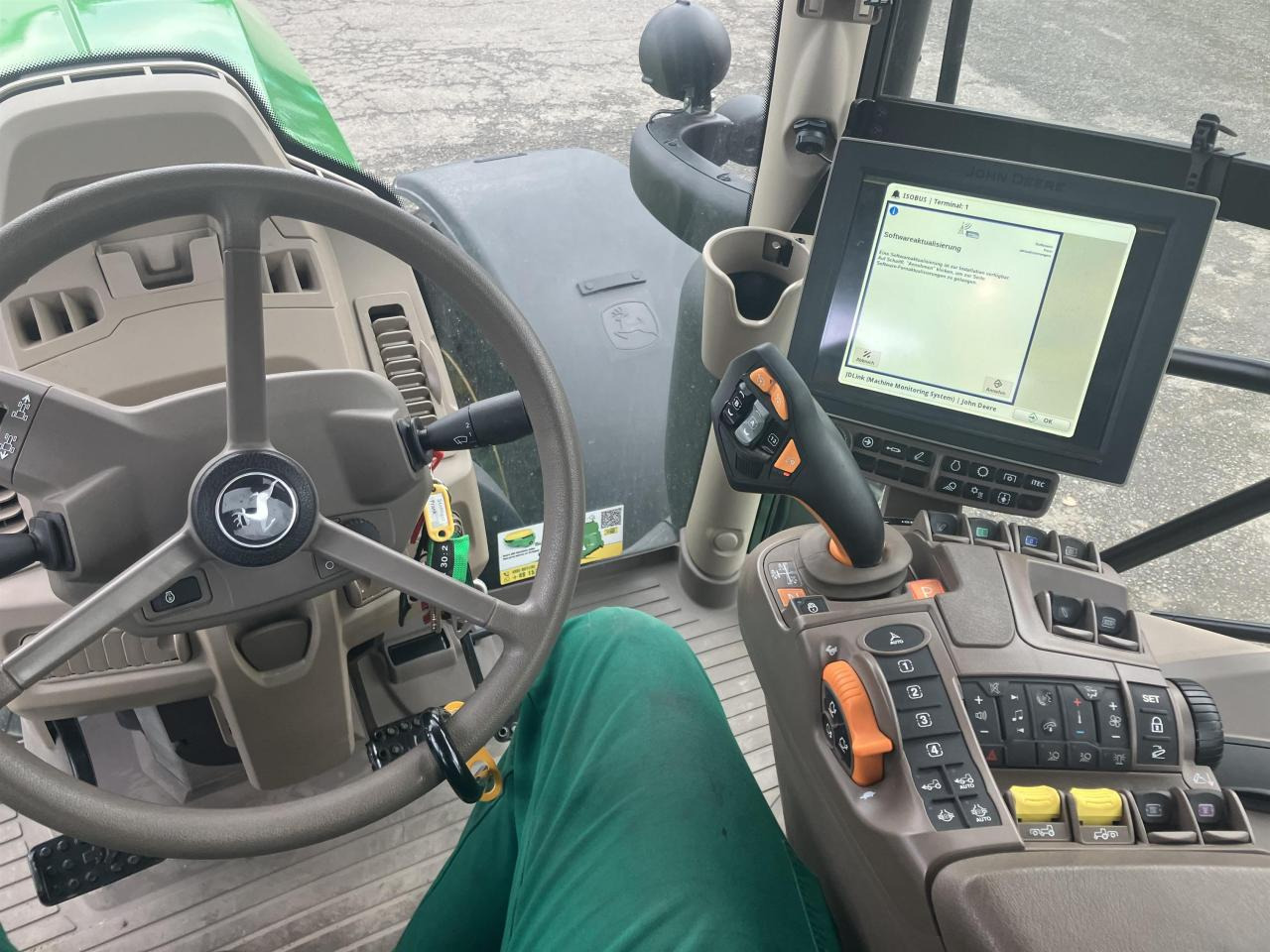 John Deere 6R 250 - Traktor: slika 4 John Deere 6R 250 - Traktor: slika 4