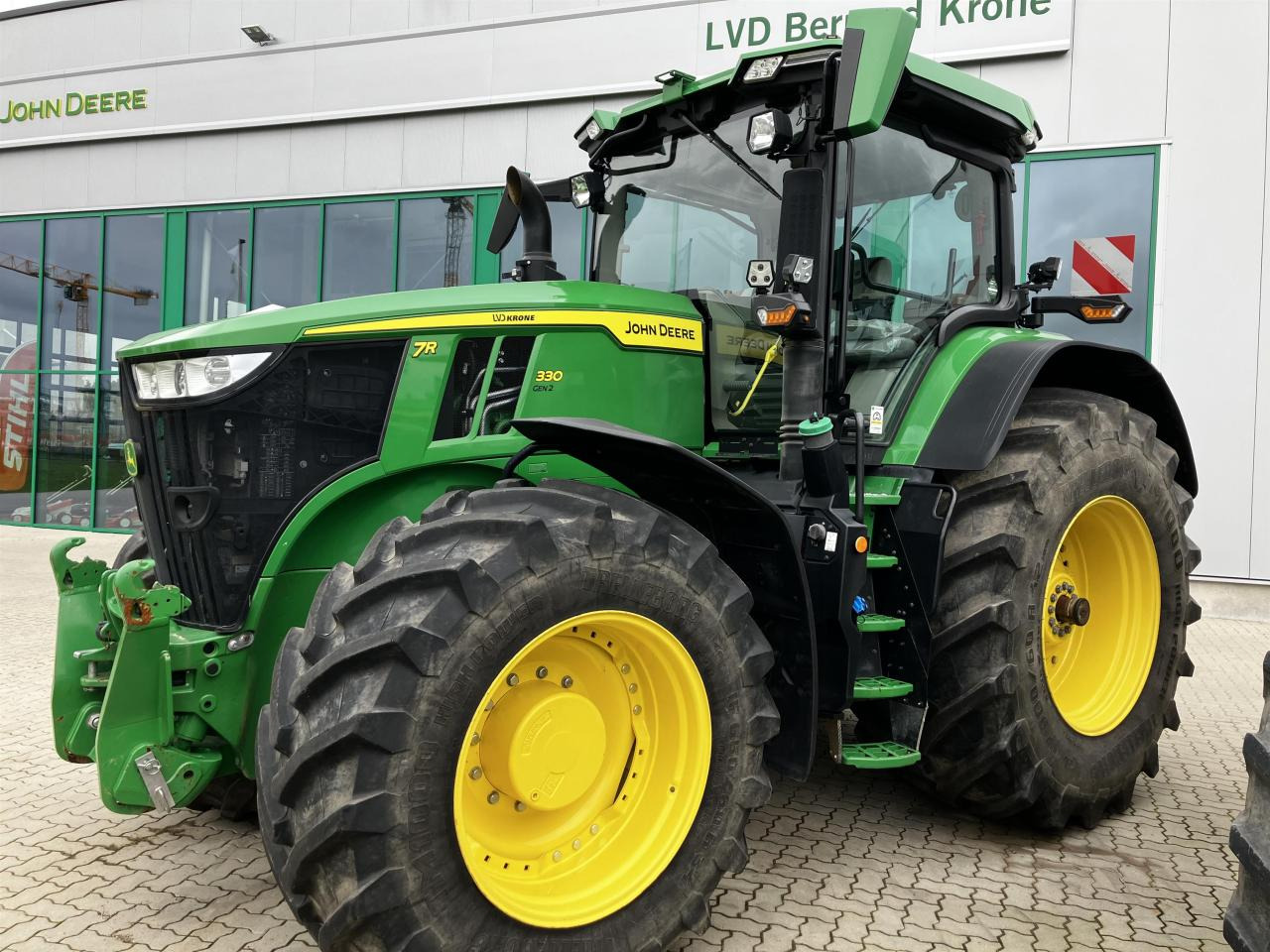 John Deere 7R 330 - Traktor: slika 1 John Deere 7R 330 - Traktor: slika 1