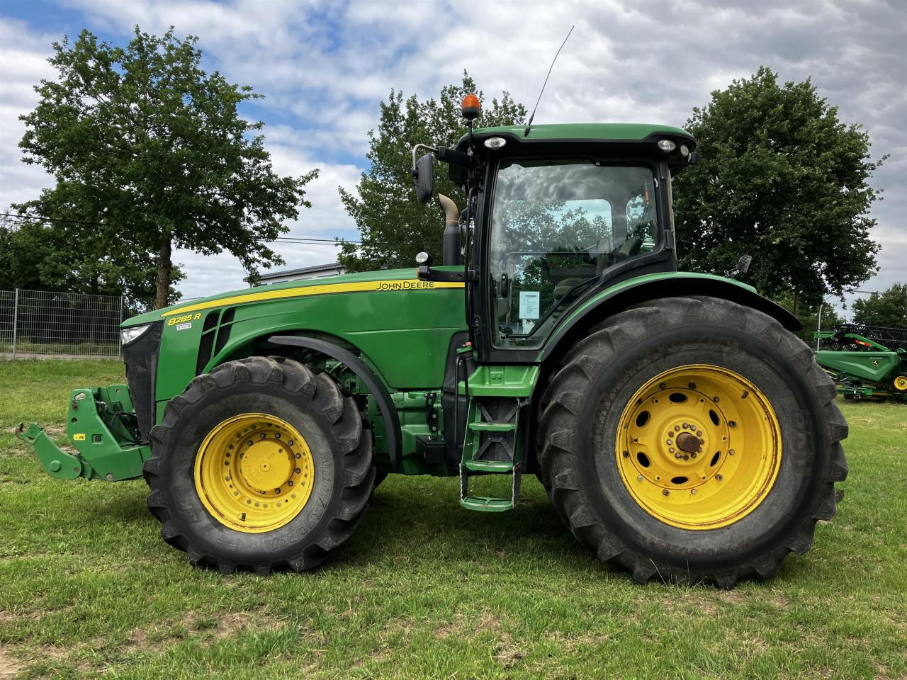 John Deere 8285R - Traktor: slika 1 John Deere 8285R - Traktor: slika 1
