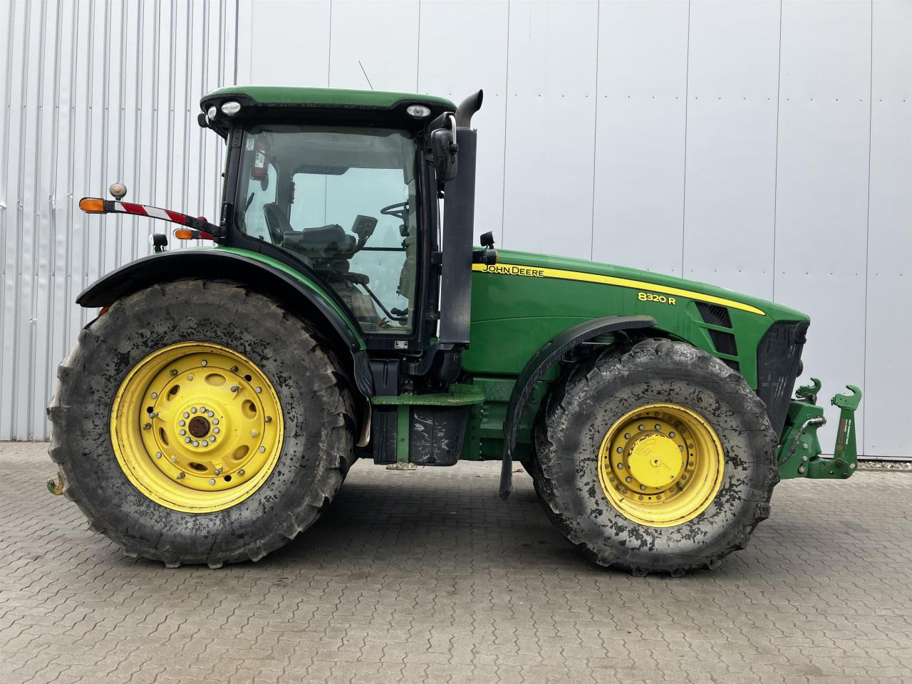 John Deere 8320R - Traktor: slika 2 John Deere 8320R - Traktor: slika 2