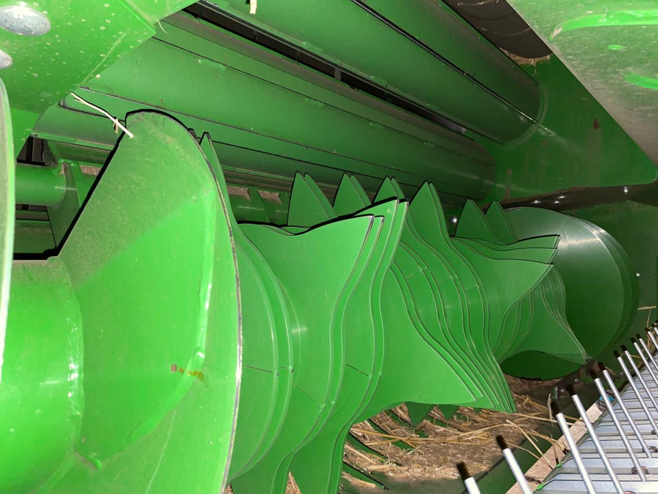 John Deere V451M MaxiCut 13 - Balirka za okrugle bale: slika 3 John Deere V451M MaxiCut 13 - Balirka za okrugle bale: slika 3