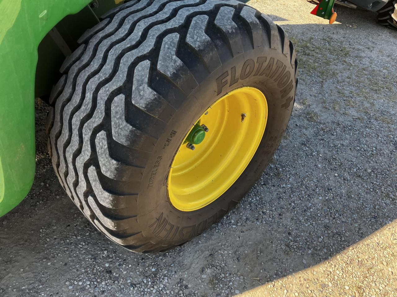 John Deere V461M MaxiCut HC13 - Balirka za okrugle bale: slika 4 John Deere V461M MaxiCut HC13 - Balirka za okrugle bale: slika 4