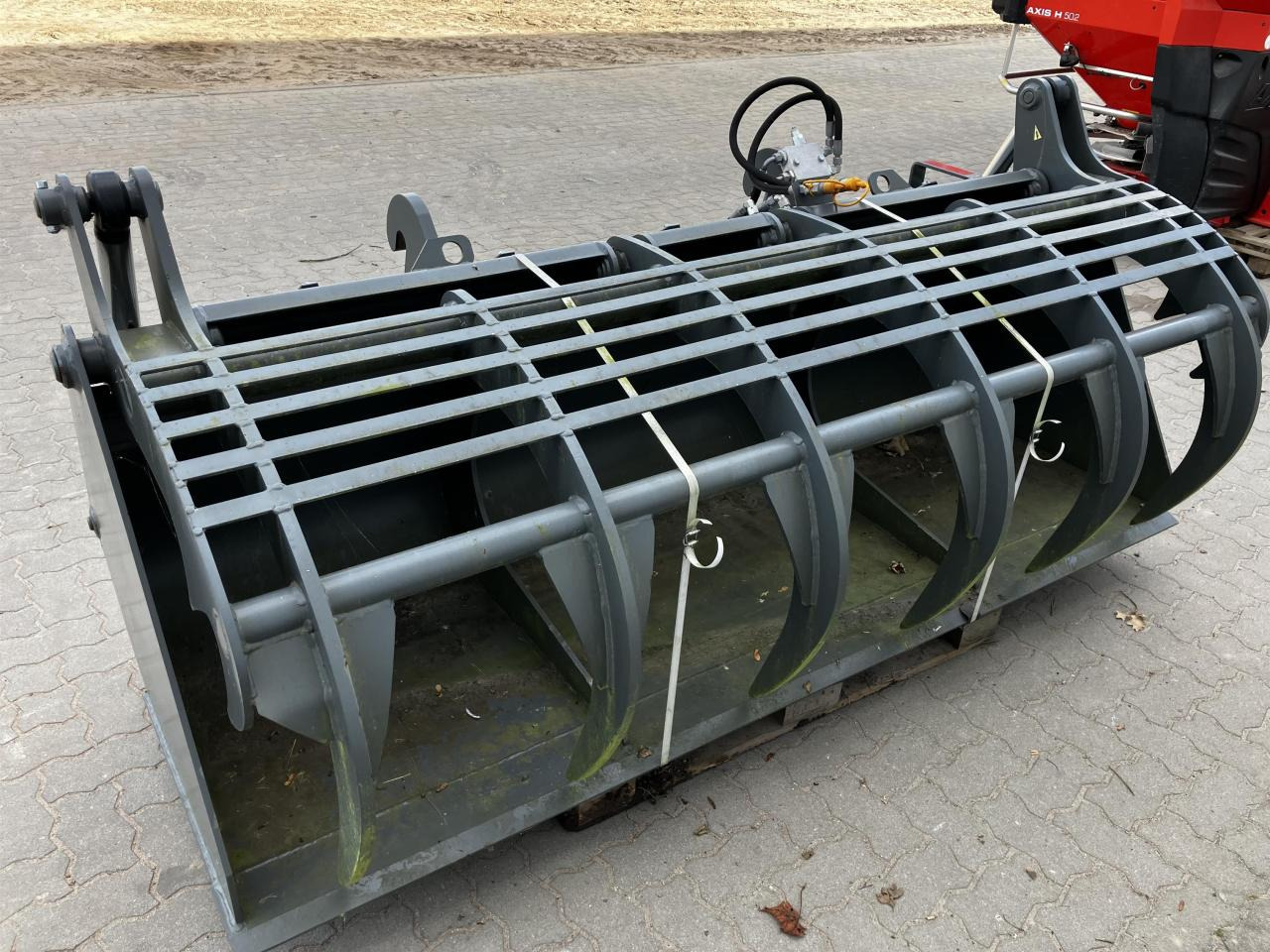 Kramer 2400 mm - Kašika: slika 1 Kramer 2400 mm - Kašika: slika 1