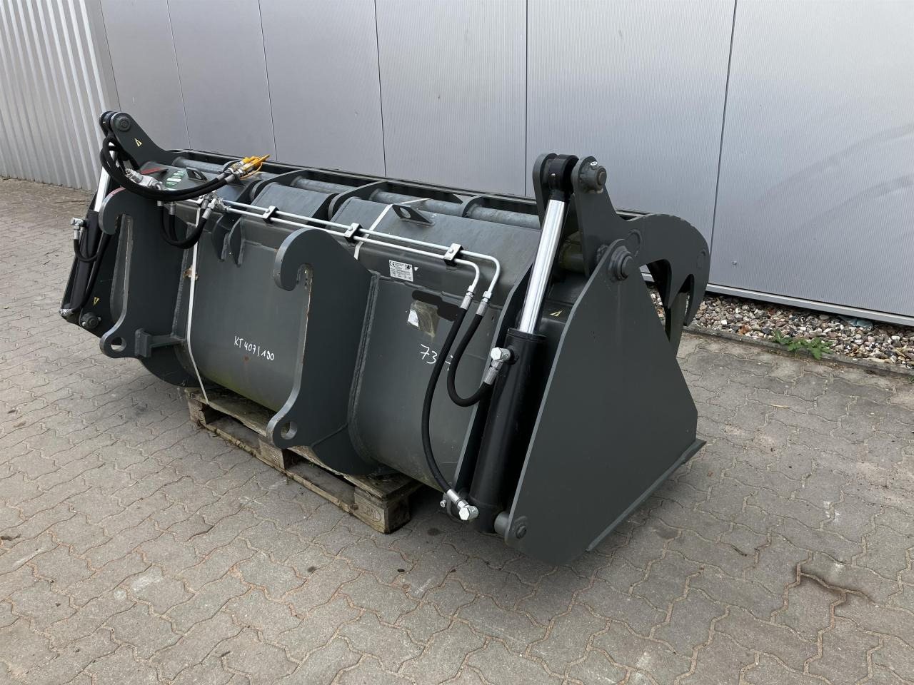 Kramer 2400 mm - Kašika: slika 4 Kramer 2400 mm - Kašika: slika 4